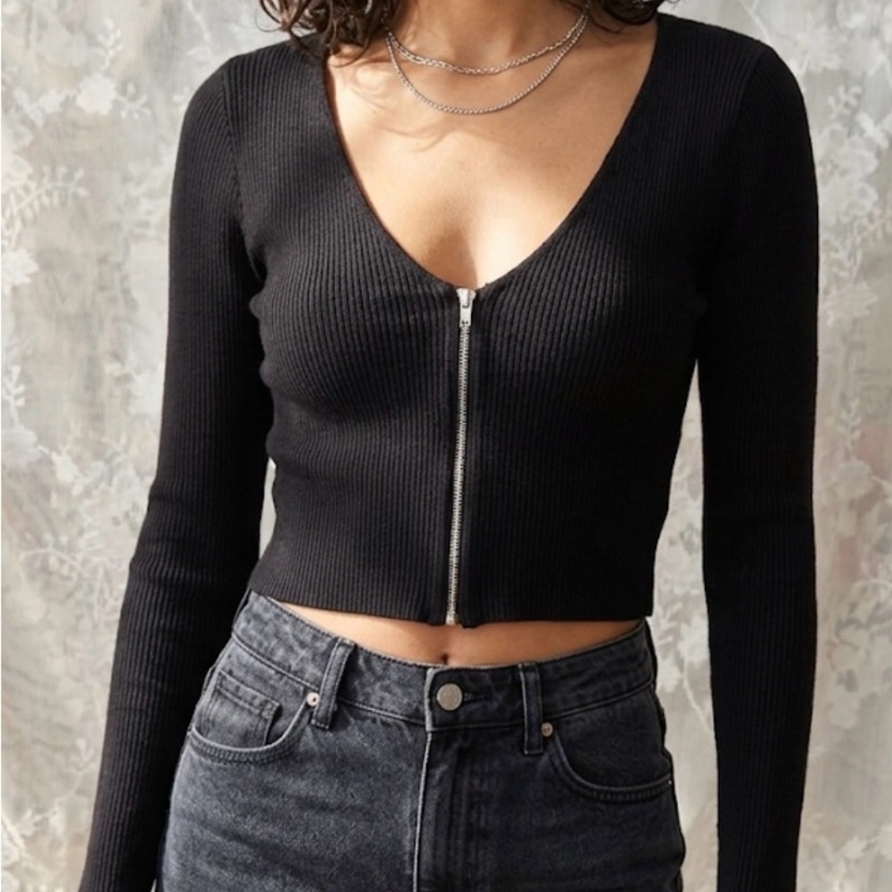 La Hearts Black Ribbed Zip-Front Crop Top